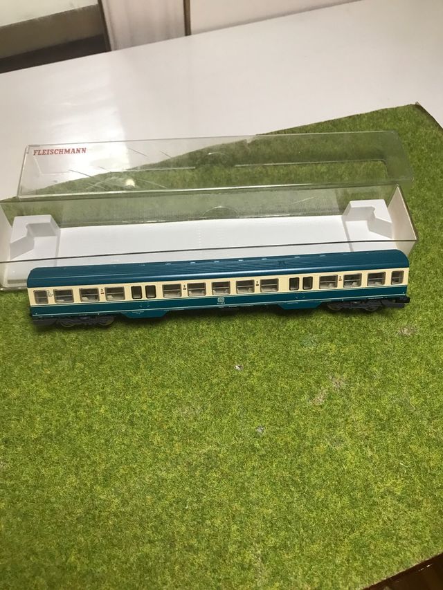 COCHE DE PASAJEROS CON LUZ FLEISCHMANN