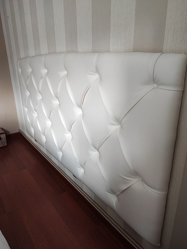 Testiera trapuntata e bianca molto bella