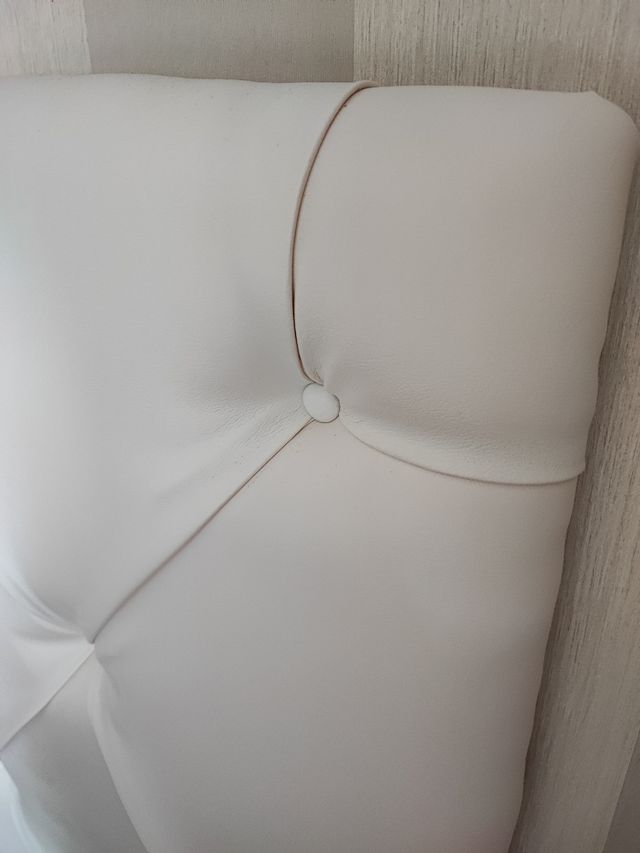 Testiera trapuntata e bianca molto bella