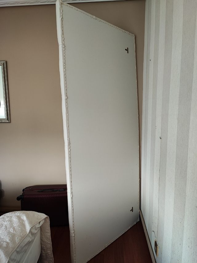 Testiera trapuntata e bianca molto bella