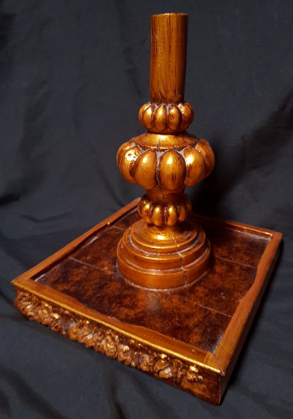 PAREJA DE TORCHEROS DE IGLESIA DEL SIGLO XVII.