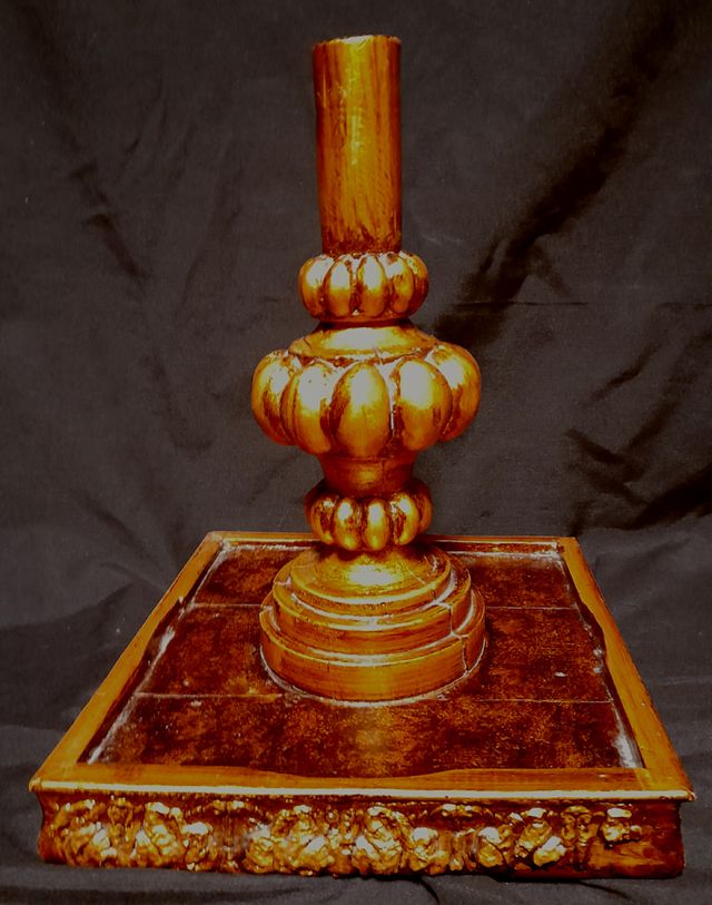 PAREJA DE TORCHEROS DE IGLESIA DEL SIGLO XVII.