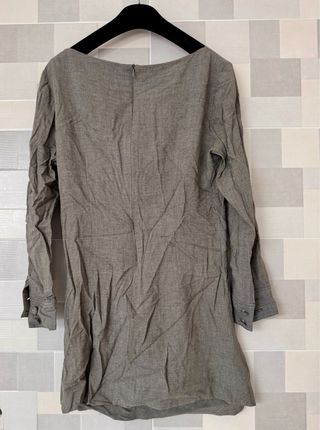 Vestito con collo largo