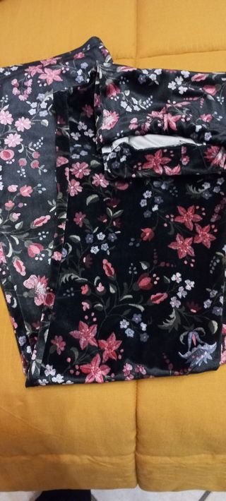 Pantaloni leggins a zampa