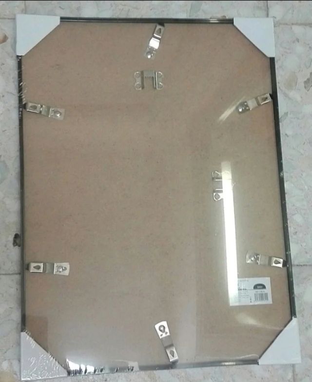 Marco negro 30cm×40cm.Precintado