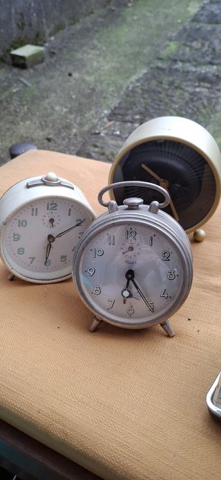 Sveglie vecchie da aggiustare