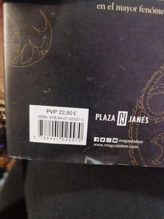 Todos los hombres deben morir: La épica historia oficial de cómo se hizo Juego de tronos / Fire Cannot Kill a Dragon: Game of Thrones and the Official Untold (Spanish Edition)