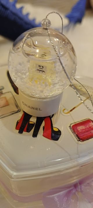 Chanel mini palla di neve