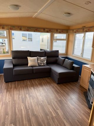 Casa móvil gama alta residencial con chaiselongue