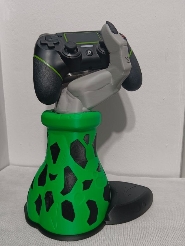 Mano Célula dragón ball 