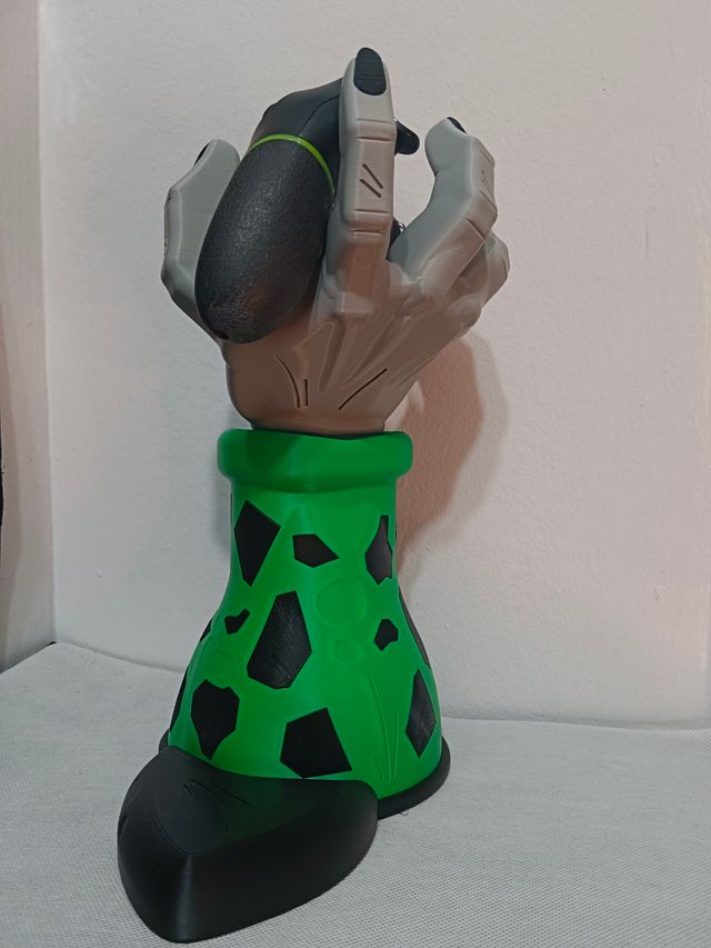 Mano Célula dragón ball 