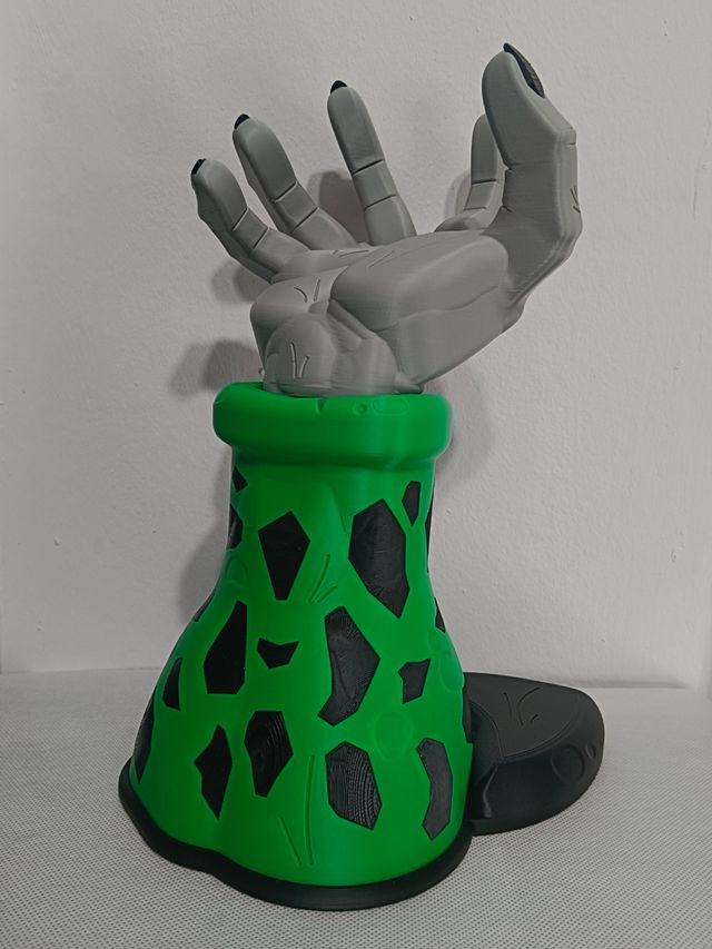 Mano Célula dragón ball 