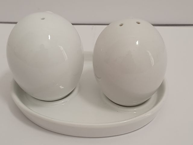 Sale/pepe in ceramica a forma di