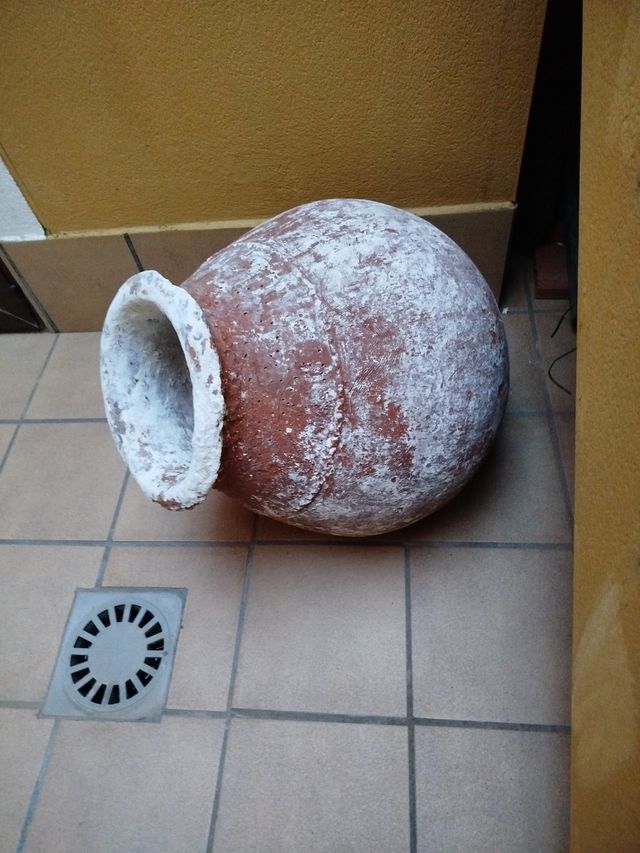 Tinaja de barro Antigua