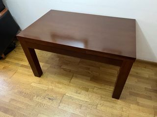 Mesa de madera maciza extensible y 6 sillas