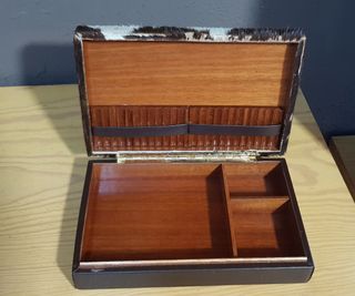 Caja de tabaco. Joyero de madera. Todo vintage.