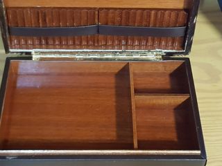 Caja de tabaco. Joyero de madera. Todo vintage.