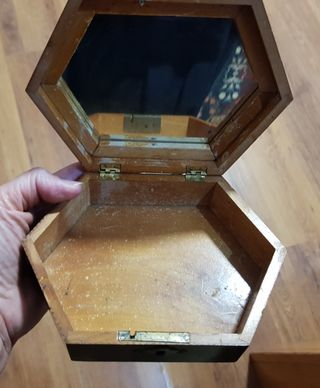 Caja de tabaco. Joyero de madera. Todo vintage.