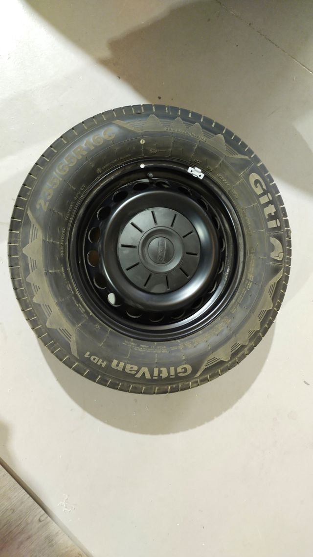 5 Llantas y neumáticos nuevos  MAN y Volkswagen