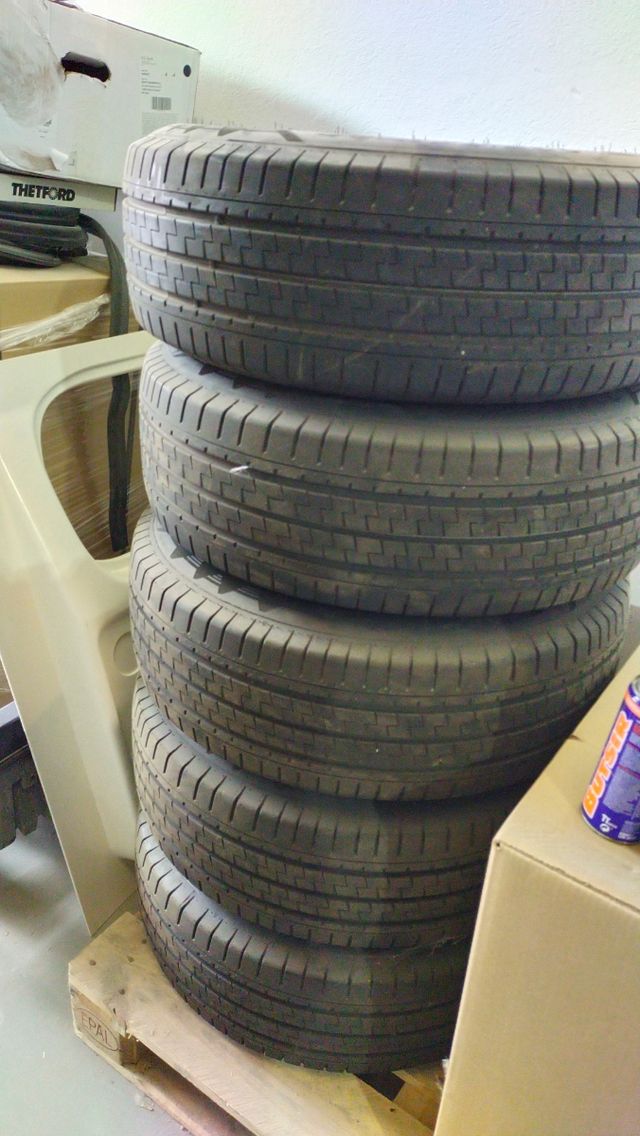 5 Llantas y neumáticos nuevos  MAN y Volkswagen