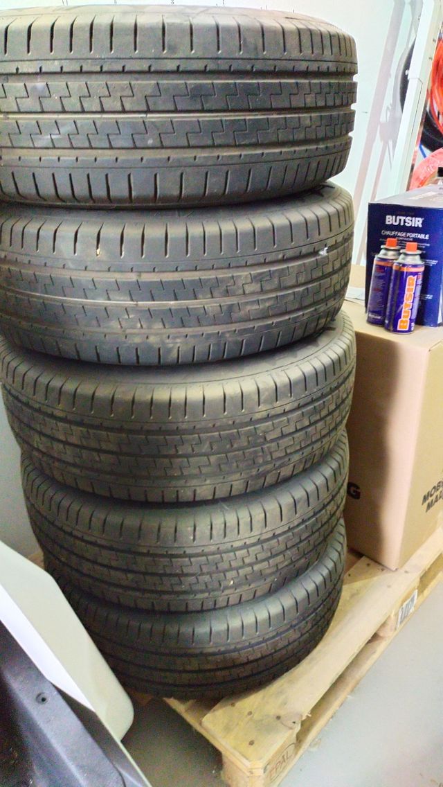 5 Llantas y neumáticos nuevos  MAN y Volkswagen