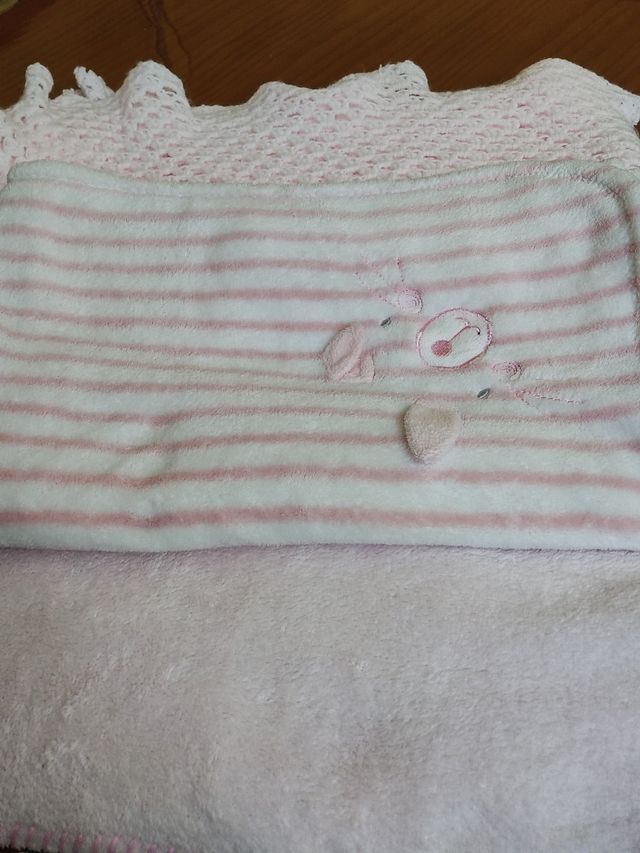 3 mantas bebé por 8 euros