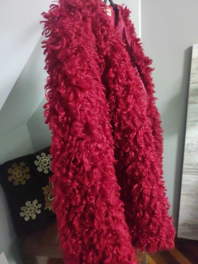 Chazadora pelo sintético rojo 