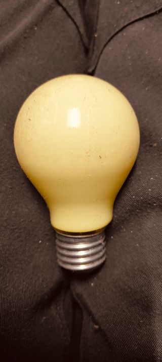 Lampadine a incandescenza in blu, verde...