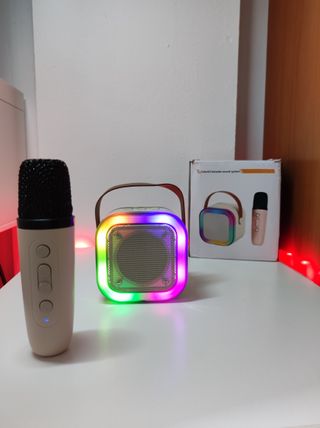 KARAOKE ALTAVOZ CON LUCES DE COLORES NUEVO 
