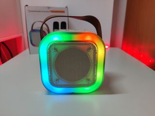 KARAOKE ALTAVOZ CON LUCES DE COLORES NUEVO 