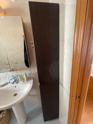 Armario de baño marron oscuro