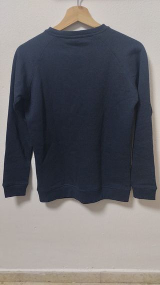 Sudadera color oscuro