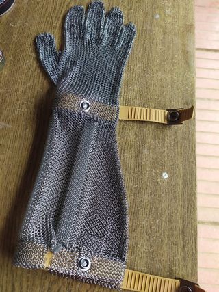 Guante de acero