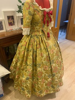 Traje fallera siglo XVIII