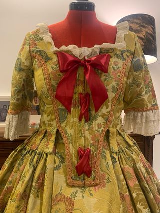 Traje fallera siglo XVIII