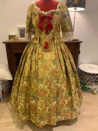 Traje fallera siglo XVIII