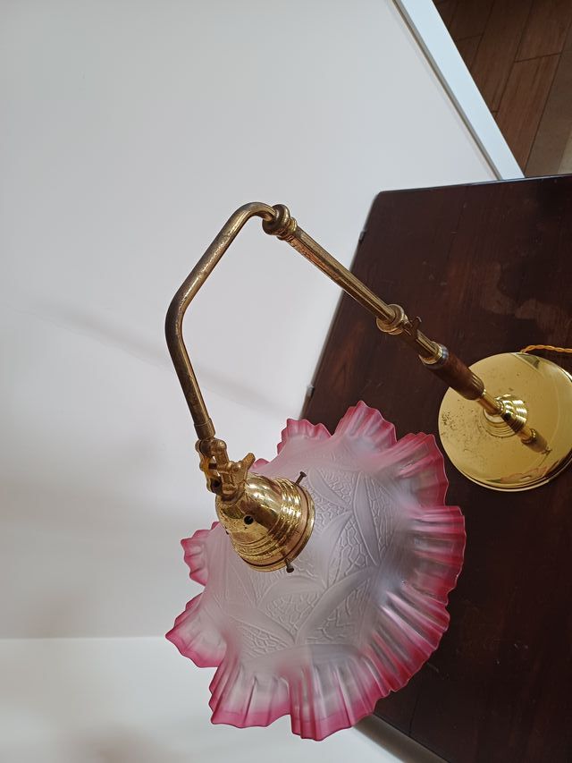 Antica lampada Ministero con cupola in vetro rosa