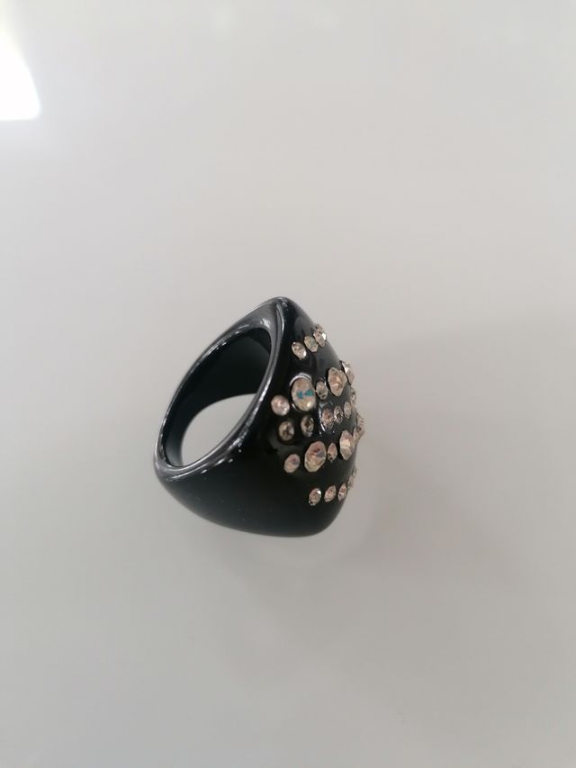 Anello bigiotteria con brillantini nero