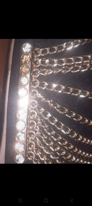 Tacón Elegante y Glamour