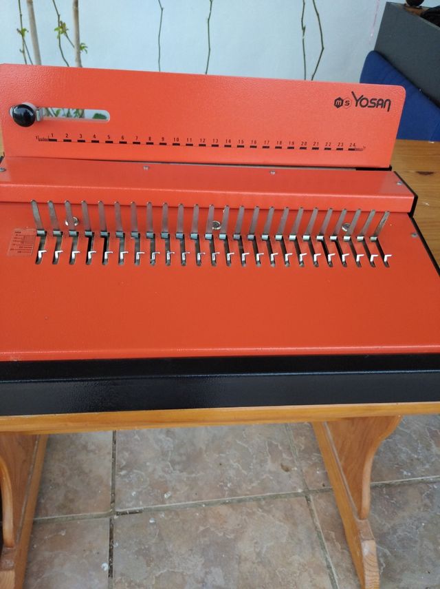 TROQUELADORA VINTAGE PARA HACER LIBRETAS