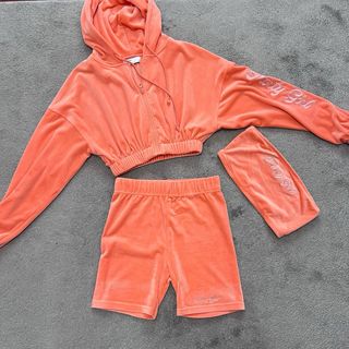 Sudadera short y top naranja