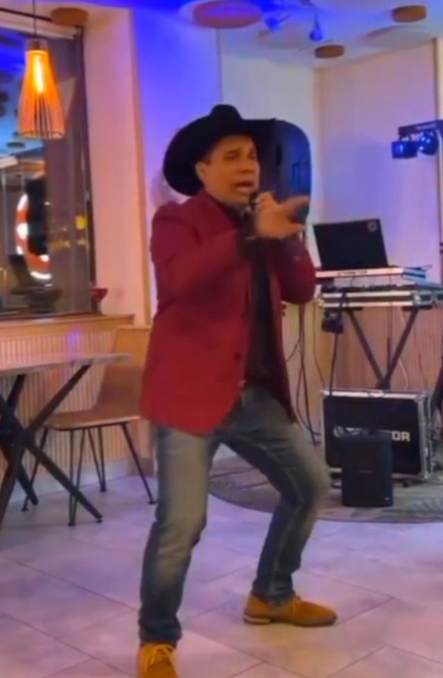 Cantante "El Cardenalito"... Tlf. 625740631