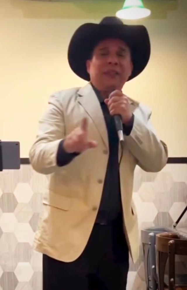 Cantante "El Cardenalito"... Tlf. 625740631