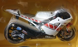 Modellino moto Valentino Rossi 46 scala 1:12