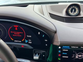 PORSCHE Taycan 4S