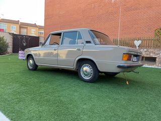 Alquiler SEAT 124 Original