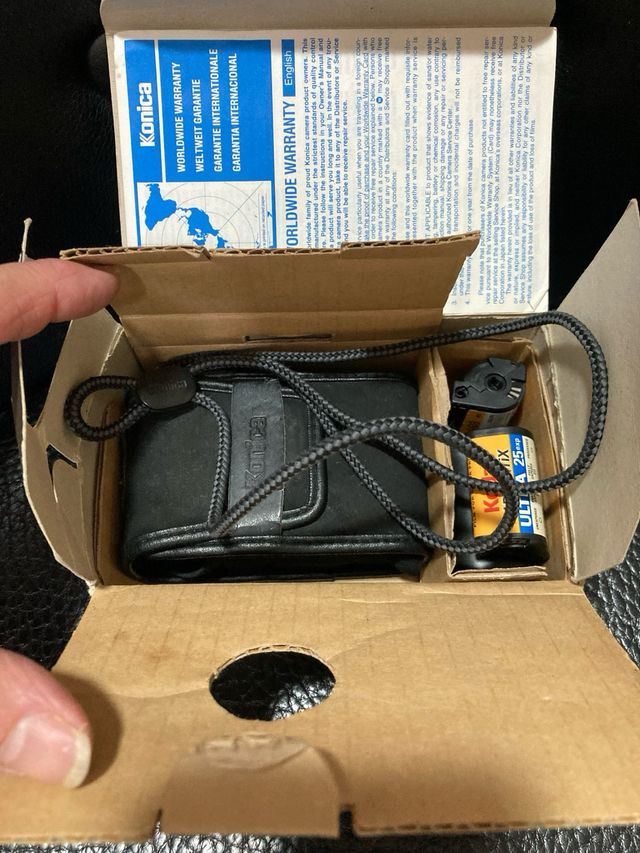 Camara konica revio z2