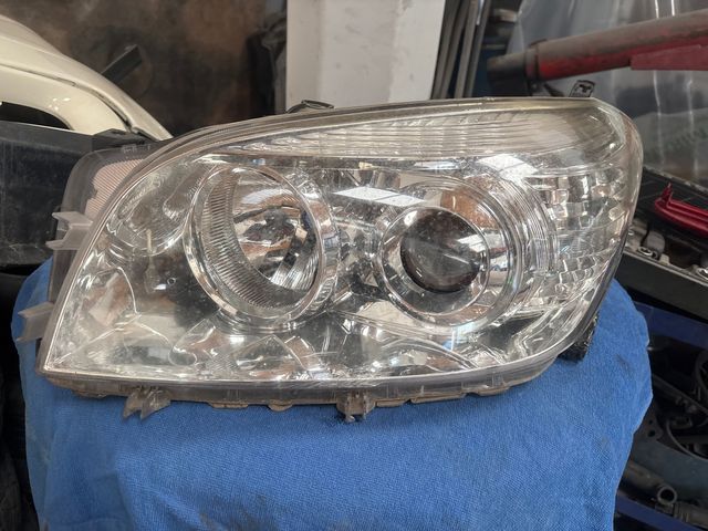Faro izquierdo rav 4