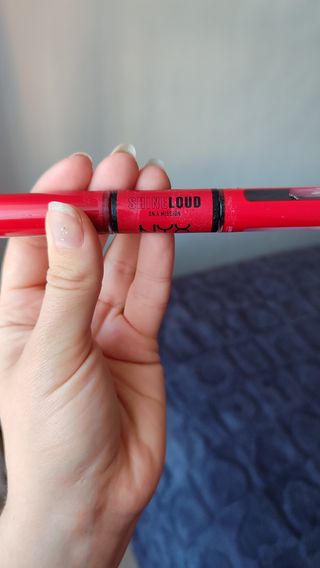 Pintalabios NYX rojo ShineLoud 