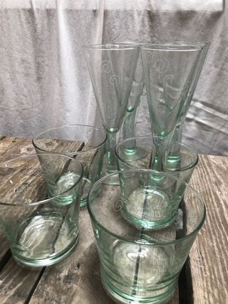 4 vasos y 4 copas